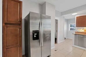 Interior - 1918 Charm Meets Modern  OSU-Close Gem (Columbus)