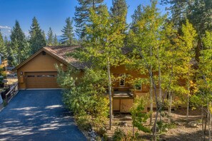 Exterior: On-site parking for 5 vehicles (2 in garage, 3 in driveway) - Tahoe City Retreat | Lake View & Hot Tub (Tahoe City)