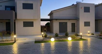 Forestbreeze 1: Luxury 3 Bedroom Villa with Private Pool & Garden