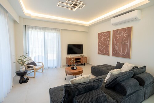 Forest Breeze 1: Luxurious Comfort in Nature