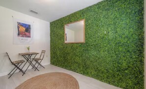 Interior - NEW 3 BR/2 BR w/Private Suite Central to Everything (Tampa)