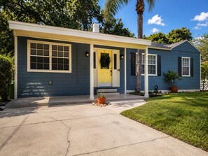 Exterior - NEW 3 BR/2 BR w/Private Suite Central to Everything (Tampa)