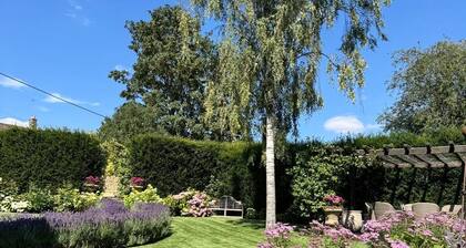 Gorgeous character Cottage on the edge of the Cotswolds
