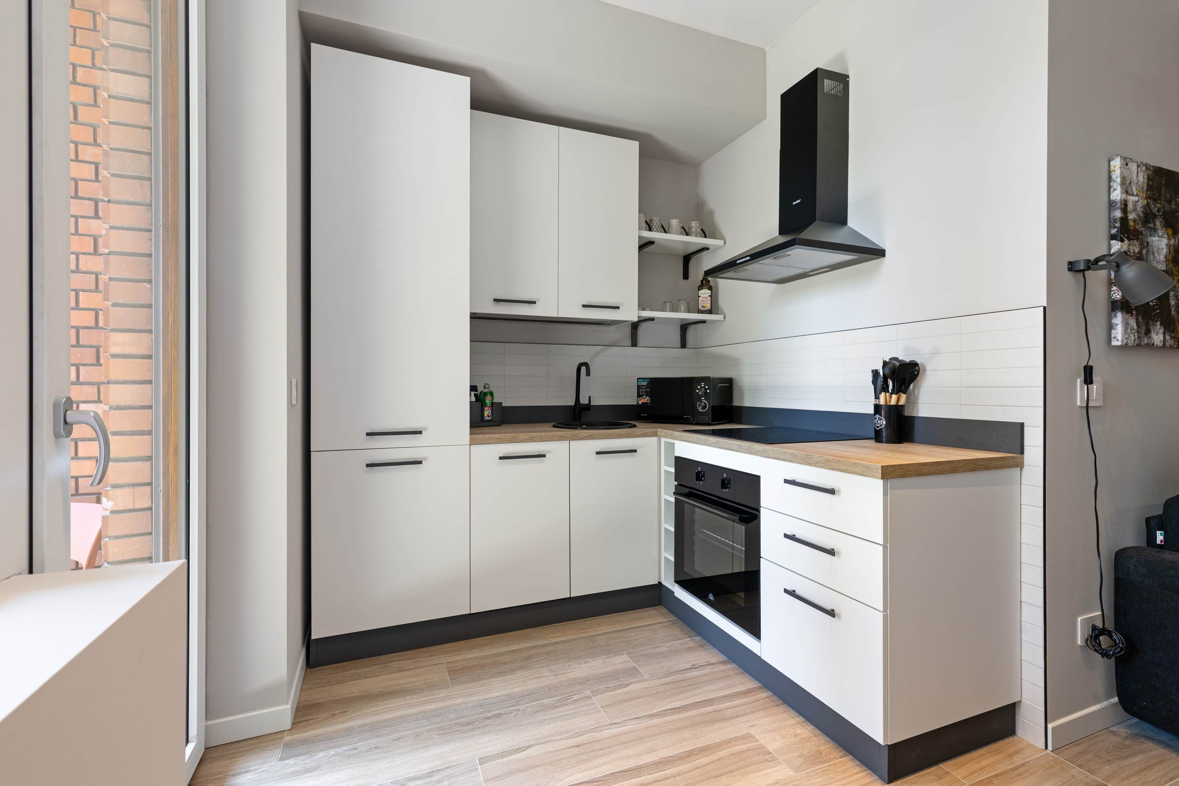 Frigorifero, microonde, forno, piano cottura