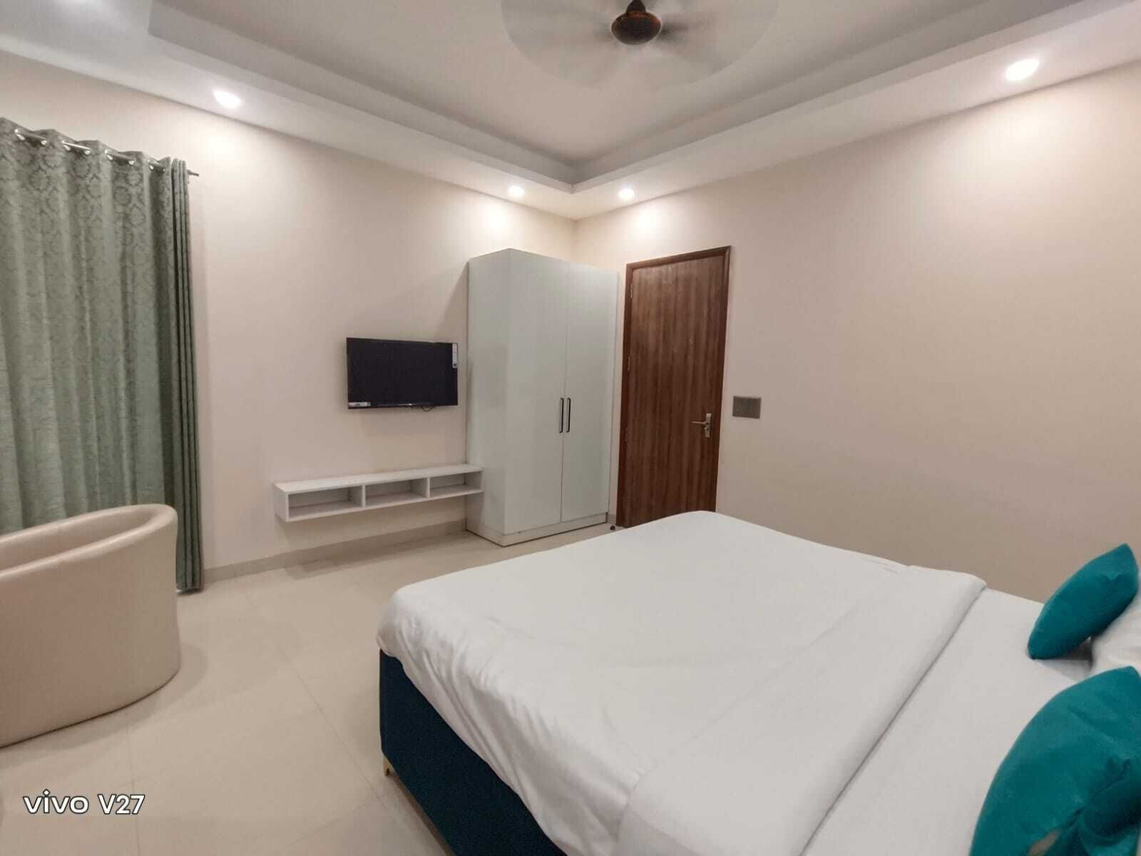 Double Room, Balcony, City View | Desk, laptop workspace, free WiFi