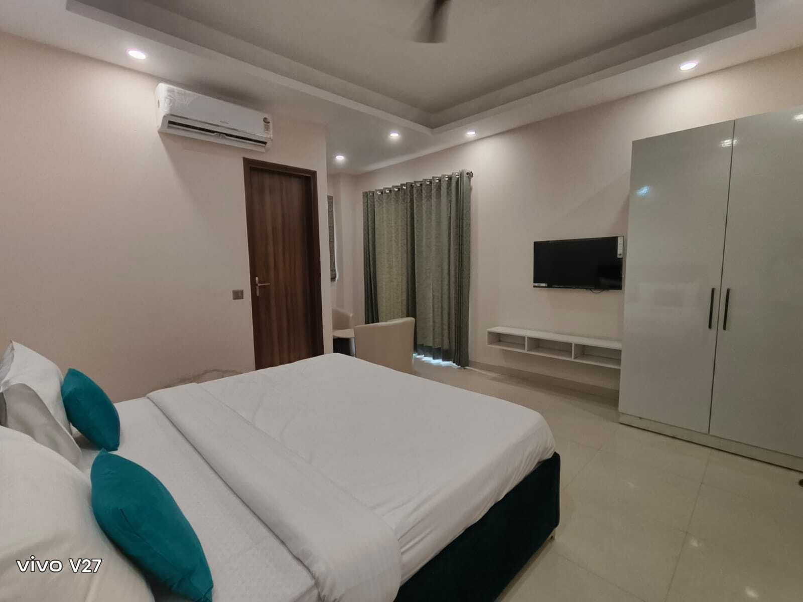Double Room, Balcony, City View | Desk, laptop workspace, free WiFi