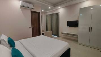 Double Room, Balcony, City View | Desk, laptop workspace, free WiFi