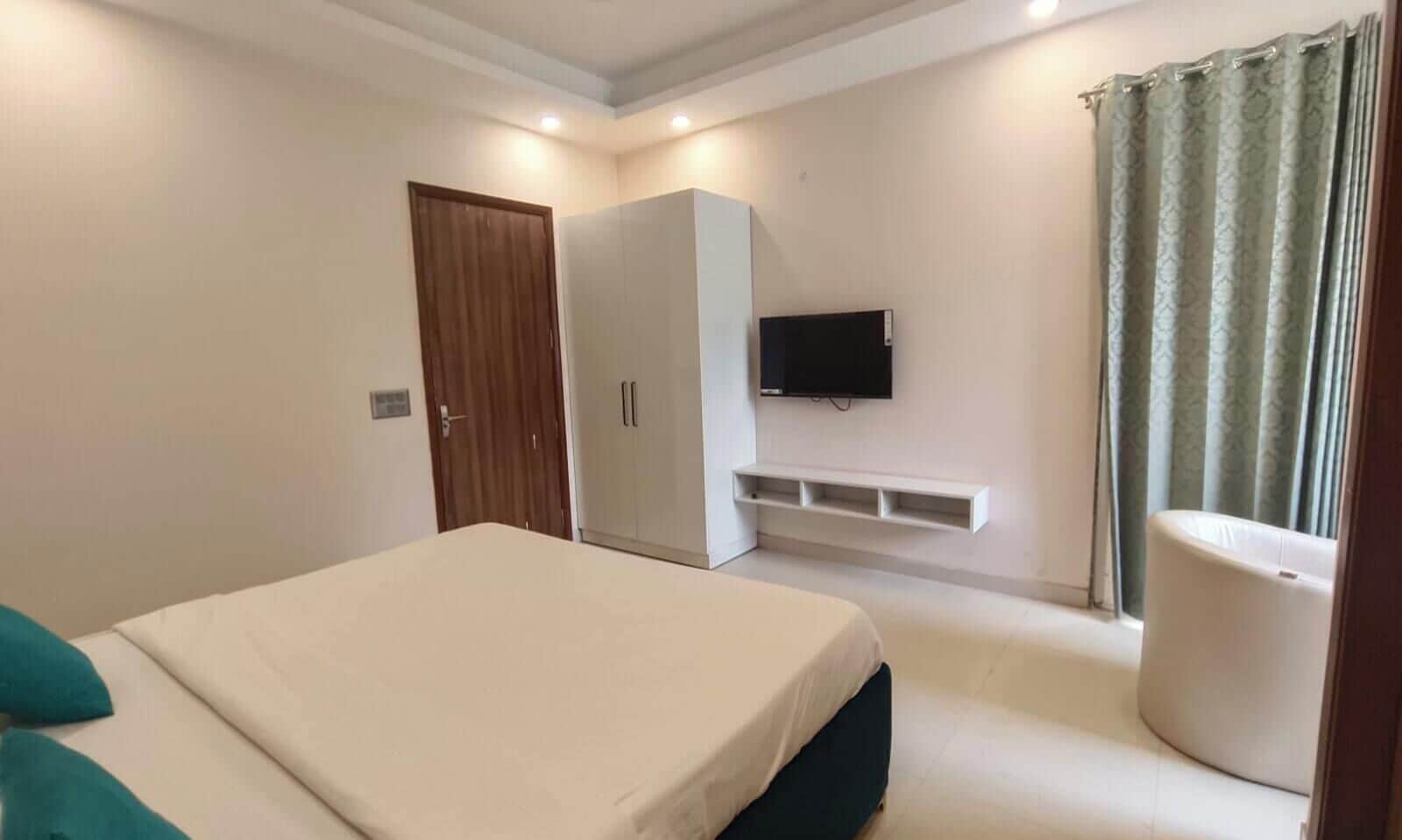 Quarto casal, sacada, vista para a cidade | Escrivaninha, espaço de trabalho para notebook, Wi-Fi de cortesia