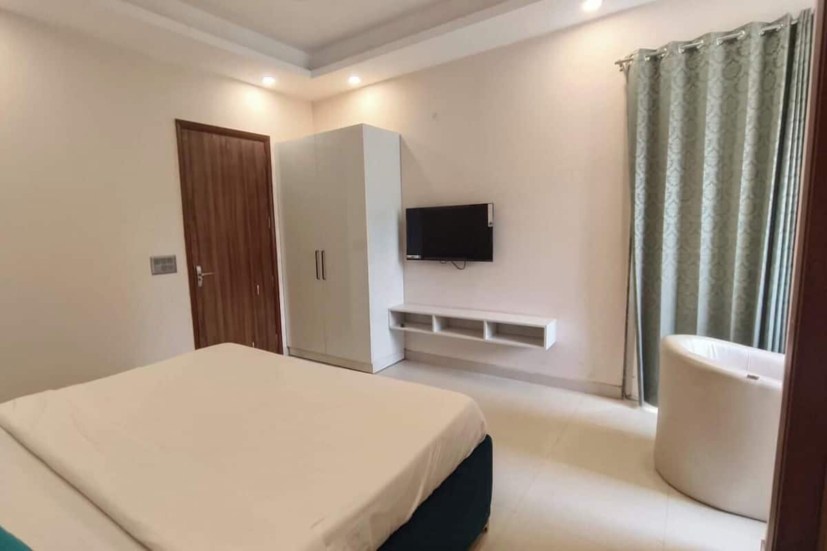 Double Room, Balcony, City View | Desk, laptop workspace, WiFi (free)