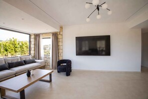 Deluxe Villa, Sea View | Living area | Smart TV - Villa Vision (Platanias)