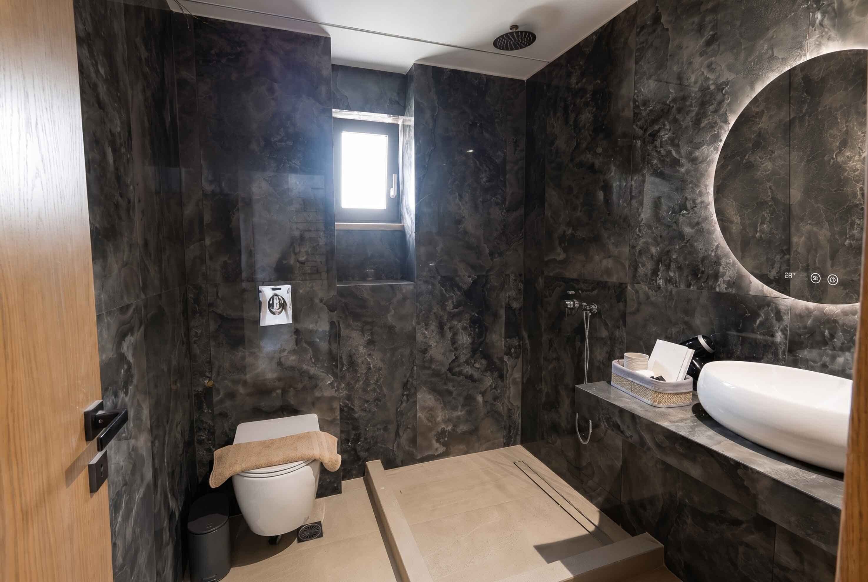 Deluxe Villa, Sea View | Bathroom | Shower, free toiletries, hair dryer, towels