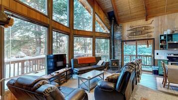 Chalet (2 Bedrooms) | Interior