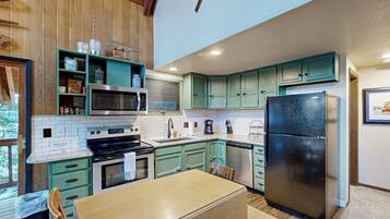 Chalet (2 Bedrooms) | Interior