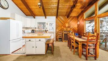 Chalet (4 Bedrooms) | Interior