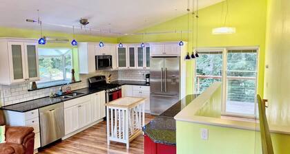 Bright 1BR Girdwood Home w/ Walk-in Closet & Studio