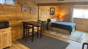 1 bedroom, WiFi (free), bed sheets