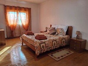 Room - Vrbo Property (Ourém)