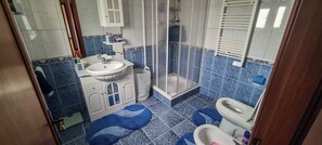 Bathroom - Vrbo Property (Ourém)