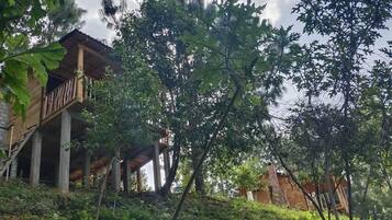 Cabaña básica, balcón, vista al valle | Exterior
