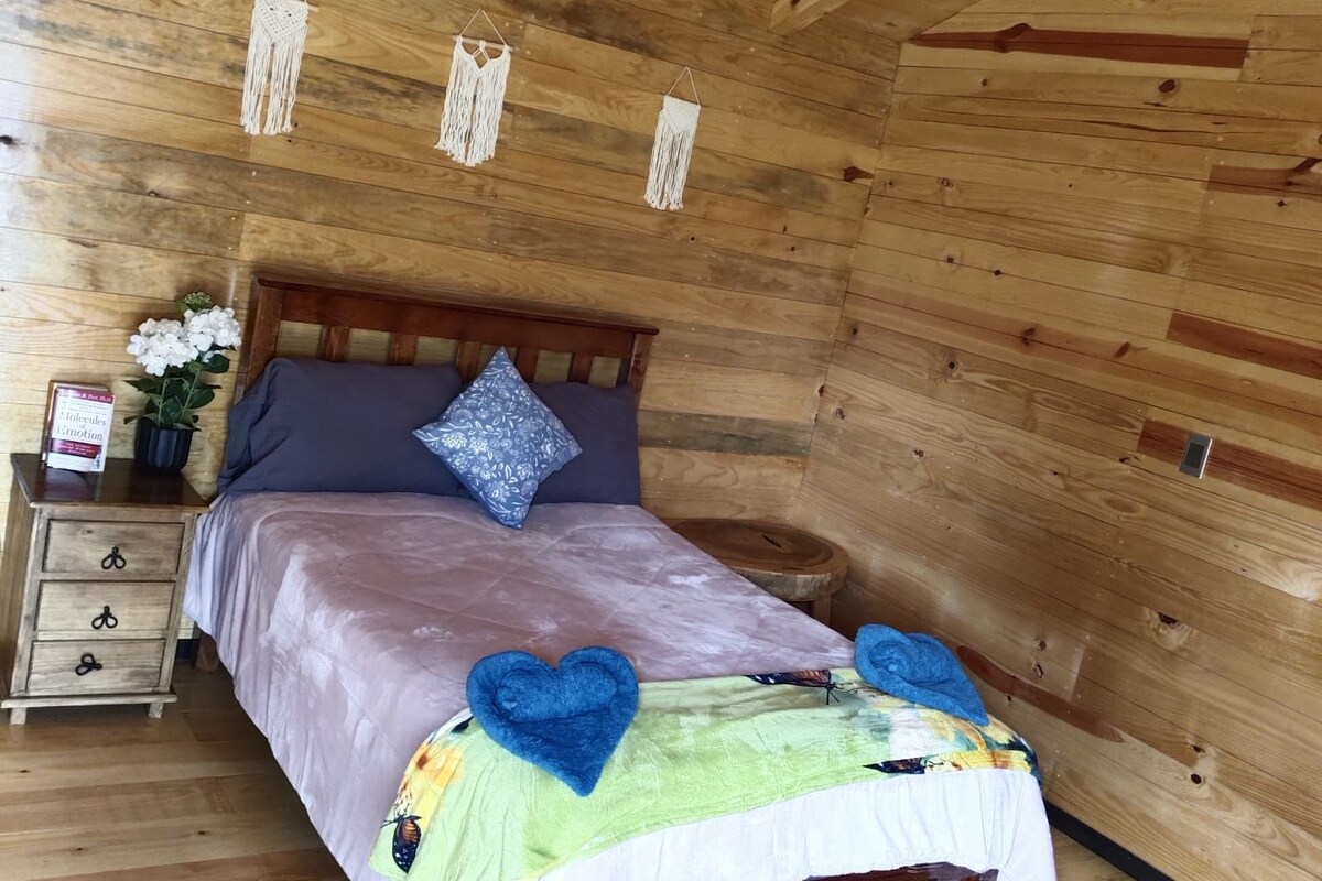 Cubrecamas, decoración personalizada y muebles diferentes 