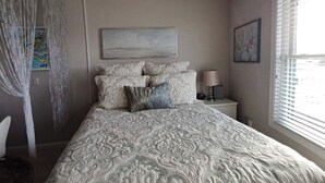 Room - Wonderful condo with cool AC, pool in charming Ship Bottom.Very spacious studio. (Ship Bottom)