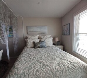 Iron/ironing board, WiFi, bed sheets - Wonderful condo with cool AC, pool in charming Ship Bottom.Very spacious studio. (Ship Bottom)