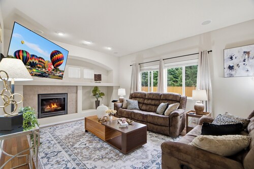 Perfect 4-bedroom house with full bath on main floor in welcoming Marysville
