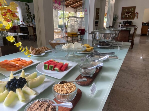 Free daily cooked-to-order breakfast