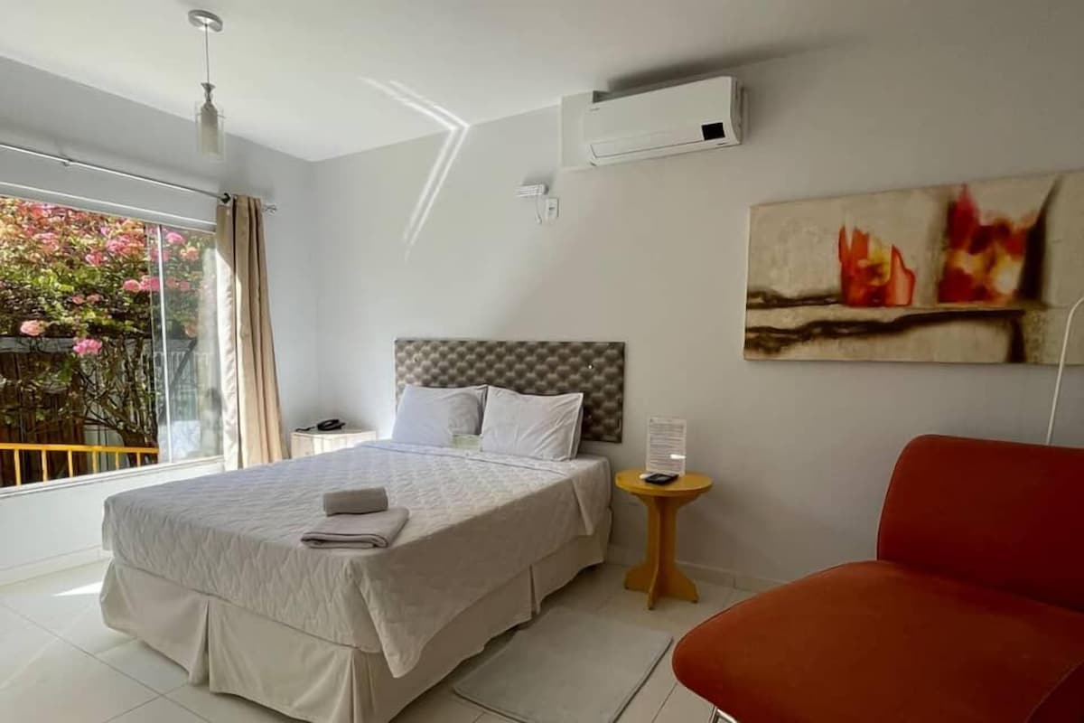 Deluxe Room, Garden View | WiFi (free), bed sheets
