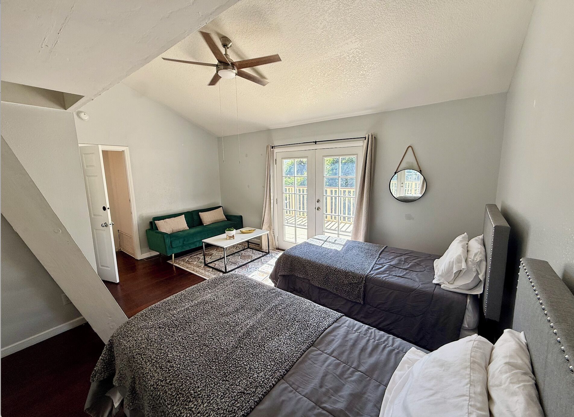 3 bedrooms, iron/ironing board, WiFi (free), bed sheets