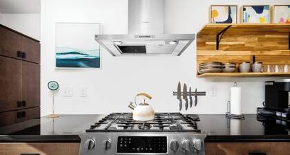 Design-forward Anchorage Townhome w/ Ocean Views