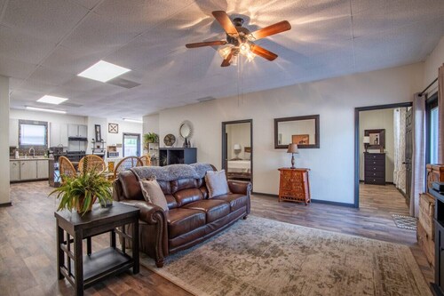 The Pickwick Perch | Cozy 2BD Near Lake