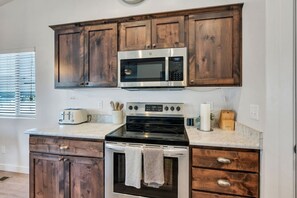 Private kitchen - Sundance-Park City Basecamp | Heber | Sleeps 16 (Heber City)