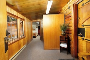 Interior - Classic Log Cabin w/ Expansive Deck Near Alyeska Base (Girdwood)