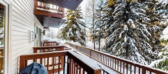 Dog-friendly Ski-in/out Condo at Mt. Alyeska Base