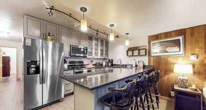 Dog-friendly Ski-in/out Condo at Mt. Alyeska Base