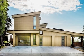 Interior - Contemporary Triplex Unit w/ Cook Inlet Views (Anchorage)