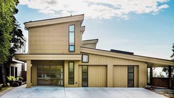 House (5 Bedrooms) | Front of property