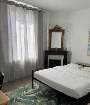 Free WiFi, bed sheets - Cozy townhouse, near the castle and train station (2-minute walk) (Dourdan)
