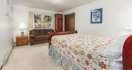 Downtown Girdwood Condo Close to Everything