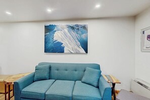 Apartment (1 Bedroom) | Interior - Clean Design Studio w/ Shared Sauna Near Alyeska Base (Girdwood)