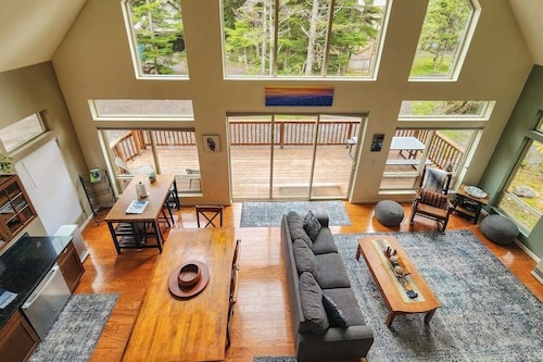 Girdwood Lodge w/ Sauna, Near Alyeska Resort
