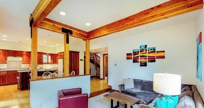 Girdwood Compound: Jetted Tub, Mountain Views,