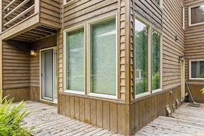 Interior - Compact Girdwood Condo Steps From the Lifts (Girdwood)