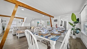 Dining - Beachfront · Heated Pool & Spa · Balcony Views (Bradenton Beach)