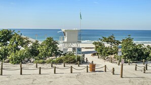 Sun loungers, beach towels - Beachfront · Heated Pool & Spa · Balcony Views (Bradenton Beach)