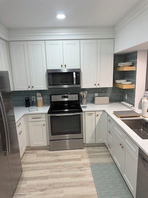 Coffee/tea maker, fridge, microwave, oven - Spacious 3-bedroom 2-full bath, 4 min from the beach in St. Augustine Beach (St. Augustine Beach)
