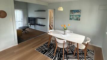 Exclusive House, 2 Bedrooms, Air conditioning, Garden View | Dining room