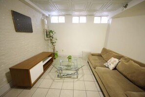 TV, offices - NomadiQ boutique stay (Boston)