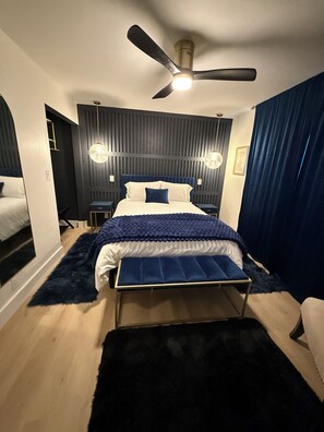 4 bedrooms, iron/ironing board, WiFi, bed sheets - Modern, Cozy Home! Minutes to Old Town/ASU! Pool! Hot Tub! Game Room! Mini Golf! (Tempe)